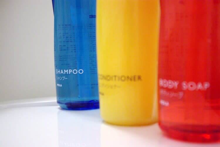 Applying hair conditioner